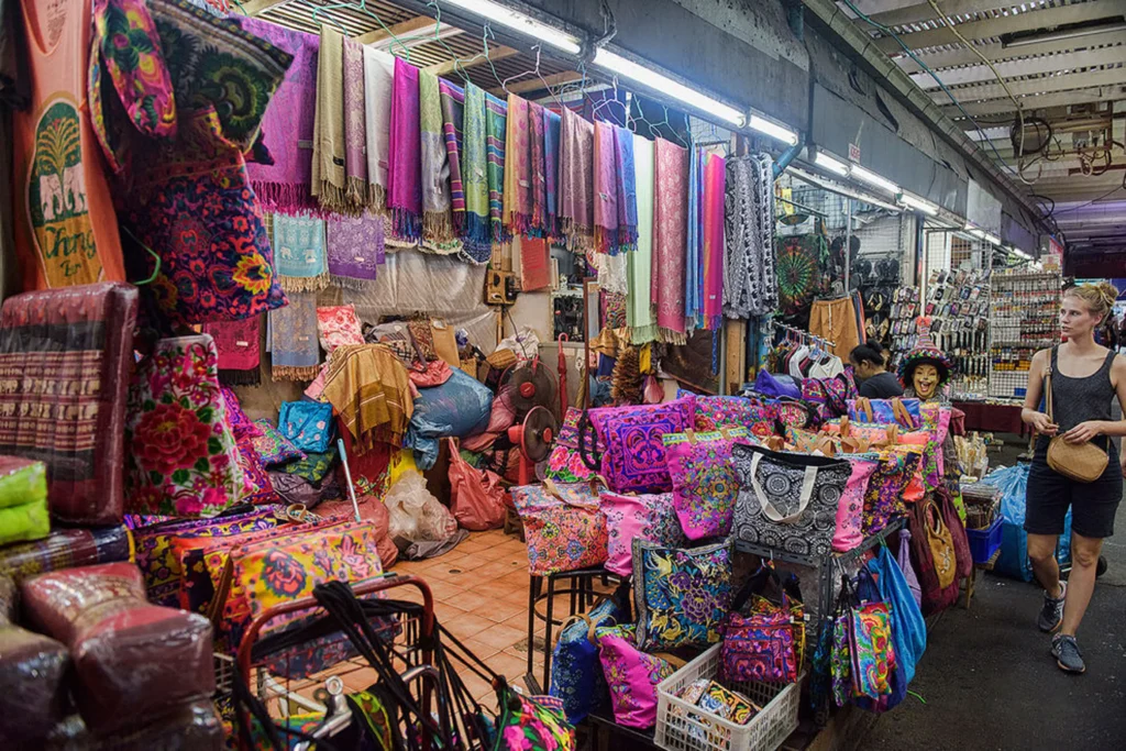 shopping-along-khao-san-road